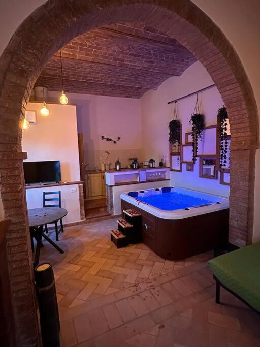 Relax Nella Jacuzzi In Toscana Colle Val D'Elsa Extérieur photo